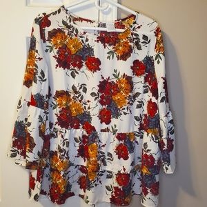 Time & True flowered top with ruffles XL